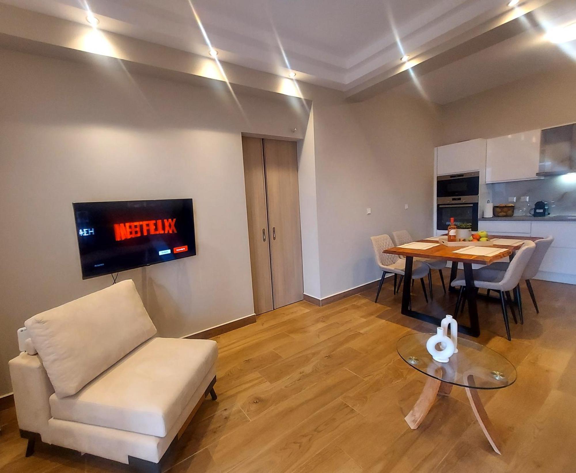 Adelinas' Apartment Аргостолион Екстериор снимка